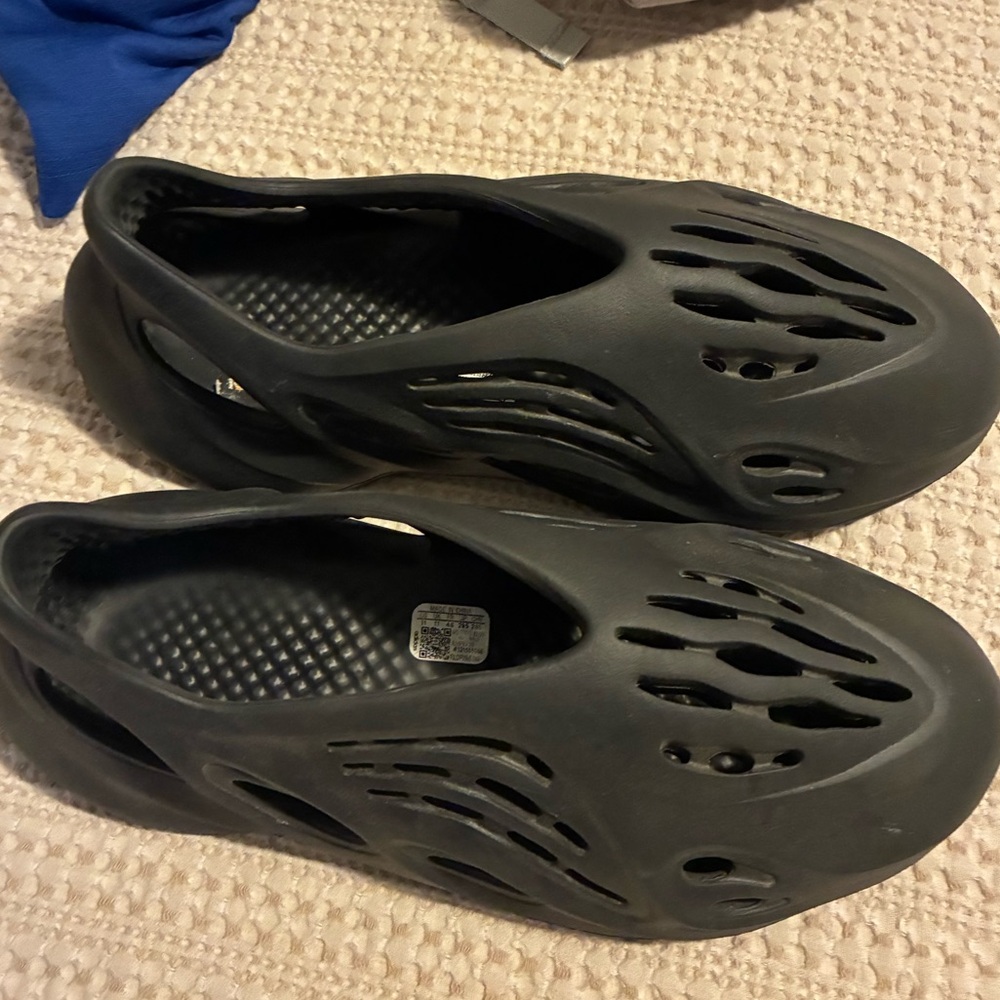 Yeezy Black Foam Runner